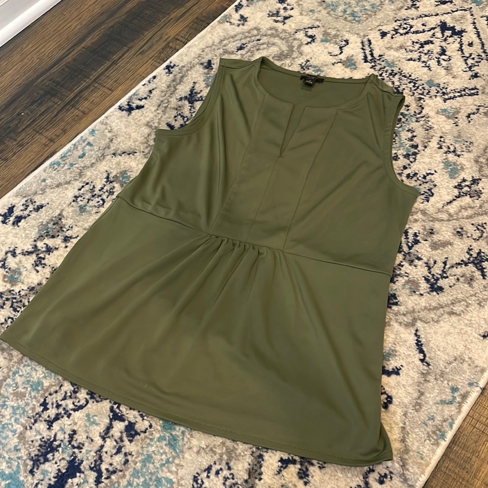 SP Ann Taylor sleeveless top- olive green, EUC